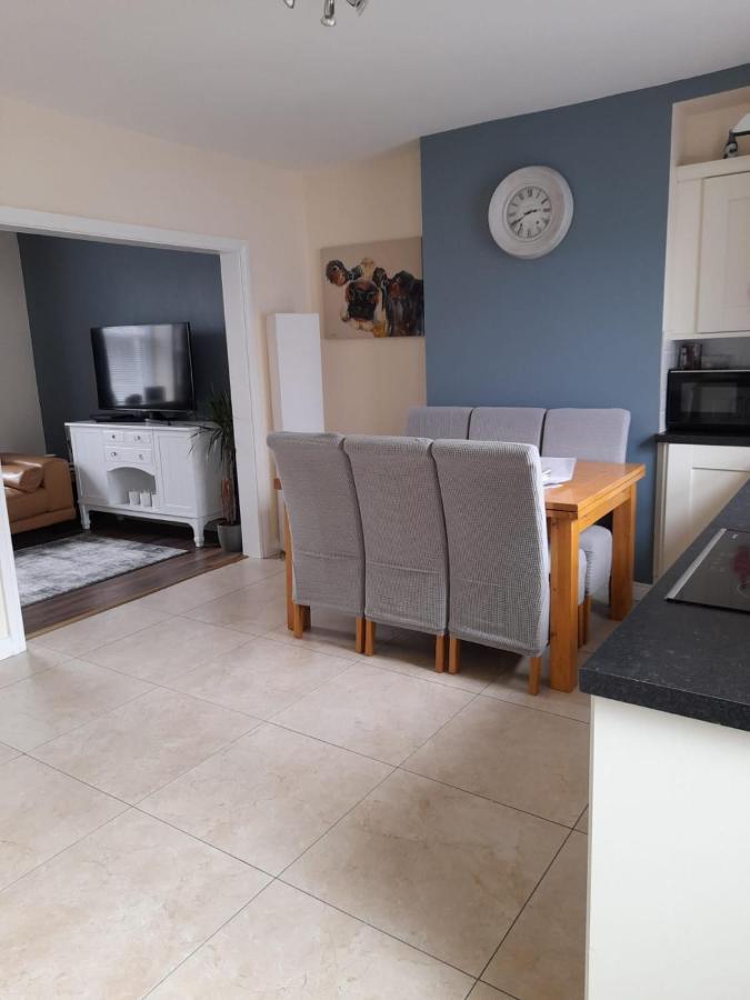 College Square, Terrace House Appartement Bessbrook Buitenkant foto