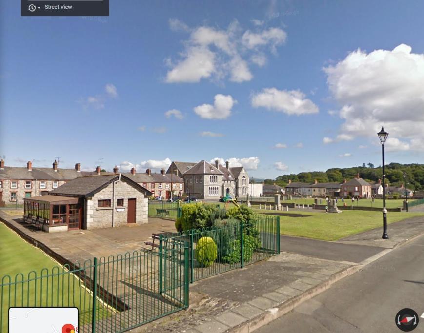 College Square, Terrace House Appartement Bessbrook Buitenkant foto